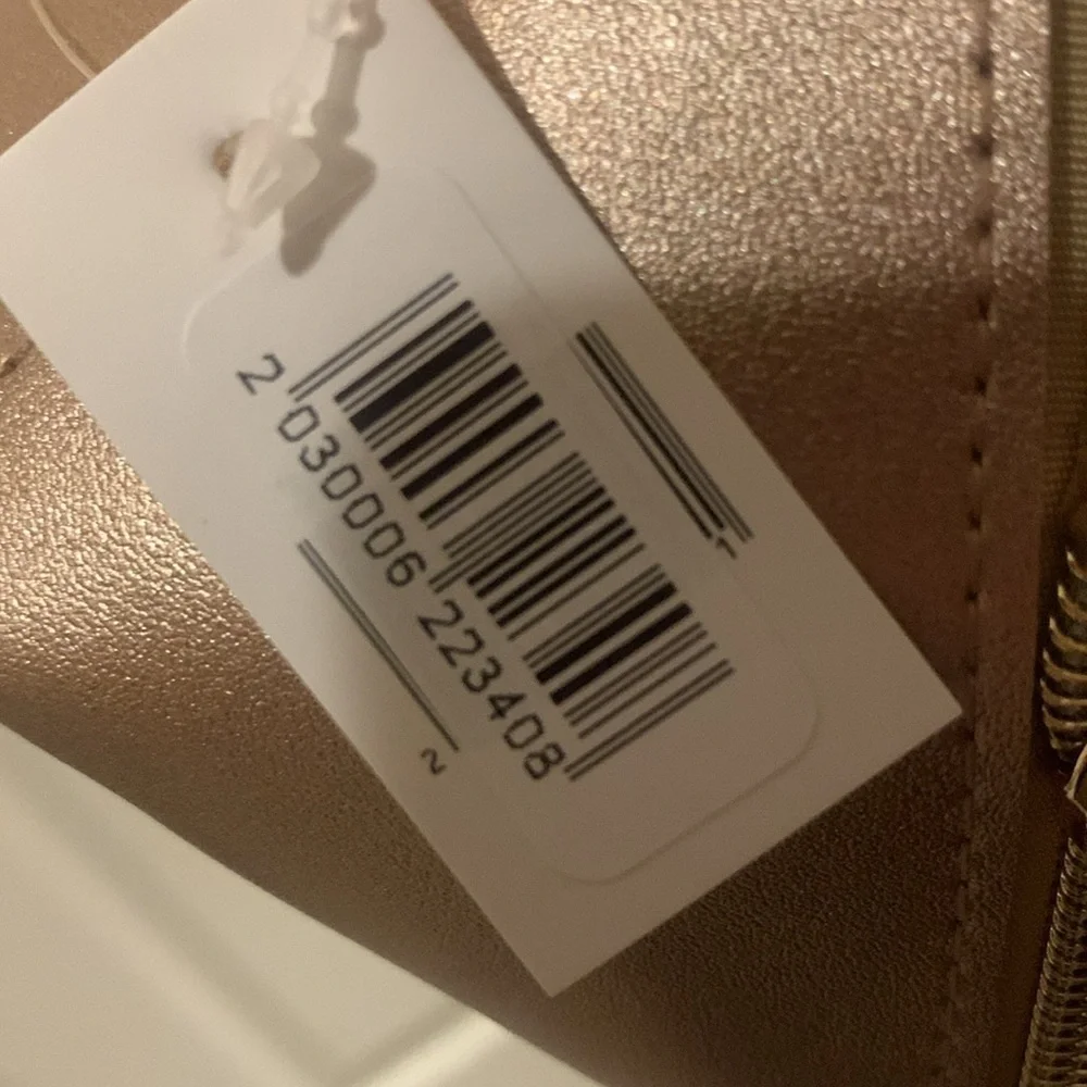 NEW Bloomingdale’s Rose Gold Zip Beauty Pouch - Picture 3 of 7